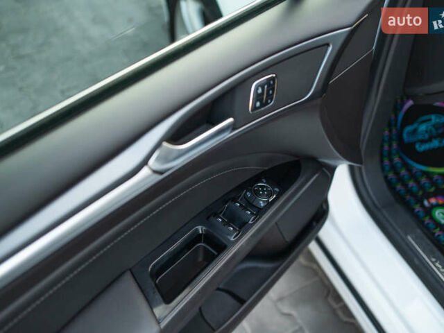 Белый Форд Мондео, объемом двигателя 2 л и пробегом 227 тыс. км за 14500 $, фото 51 на Automoto.ua