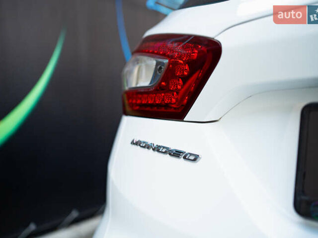 Белый Форд Мондео, объемом двигателя 2 л и пробегом 227 тыс. км за 14500 $, фото 24 на Automoto.ua