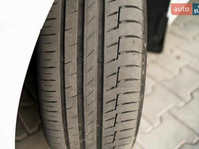 Белый Форд Мондео, объемом двигателя 2 л и пробегом 227 тыс. км за 14500 $, фото 6 на Automoto.ua