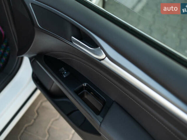 Белый Форд Мондео, объемом двигателя 2 л и пробегом 227 тыс. км за 14500 $, фото 58 на Automoto.ua