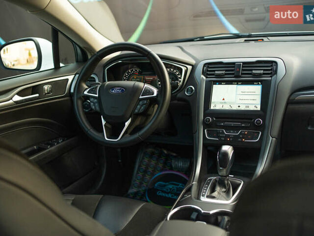 Белый Форд Мондео, объемом двигателя 2 л и пробегом 227 тыс. км за 14500 $, фото 66 на Automoto.ua