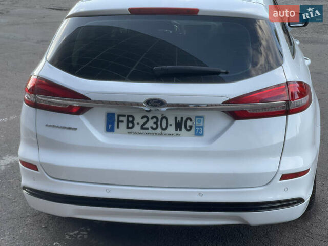 Белый Форд Мондео, объемом двигателя 2 л и пробегом 182 тыс. км за 14200 $, фото 6 на Automoto.ua