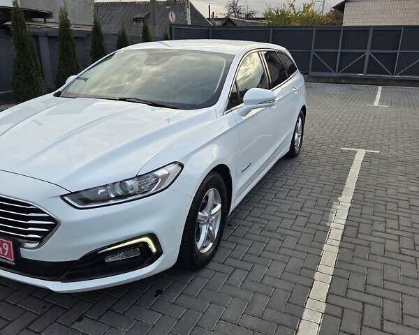 Белый Форд Мондео, объемом двигателя 2 л и пробегом 159 тыс. км за 13900 $, фото 1 на Automoto.ua