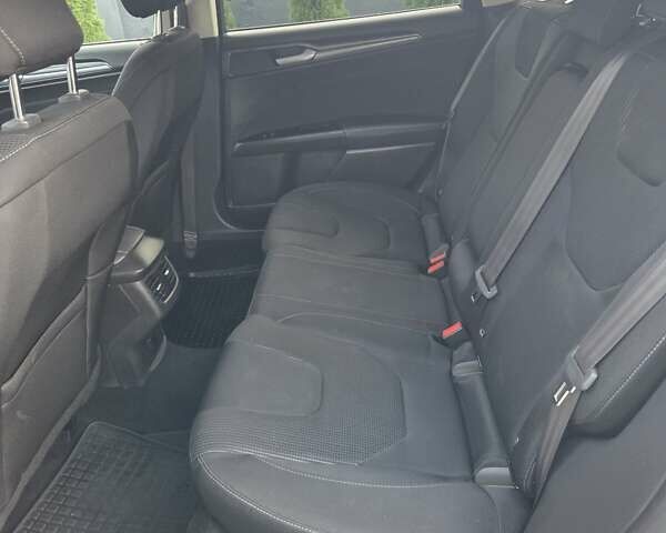 Белый Форд Мондео, объемом двигателя 2 л и пробегом 159 тыс. км за 13900 $, фото 6 на Automoto.ua