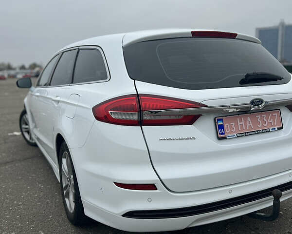 Белый Форд Мондео, объемом двигателя 2 л и пробегом 115 тыс. км за 17499 $, фото 5 на Automoto.ua