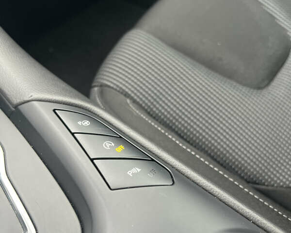 Белый Форд Мондео, объемом двигателя 2 л и пробегом 115 тыс. км за 17499 $, фото 15 на Automoto.ua