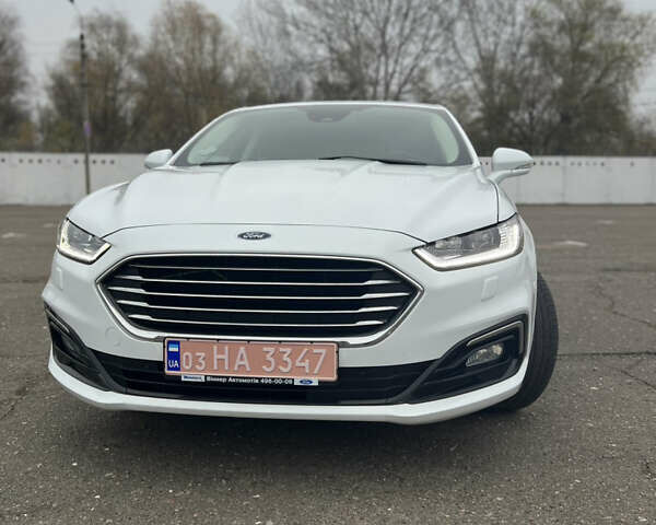 Белый Форд Мондео, объемом двигателя 2 л и пробегом 115 тыс. км за 17499 $, фото 2 на Automoto.ua