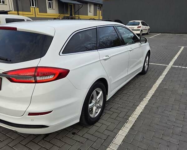 Белый Форд Мондео, объемом двигателя 2 л и пробегом 159 тыс. км за 13900 $, фото 2 на Automoto.ua