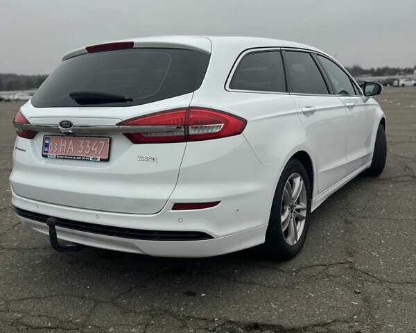 Белый Форд Мондео, объемом двигателя 2 л и пробегом 115 тыс. км за 17499 $, фото 4 на Automoto.ua