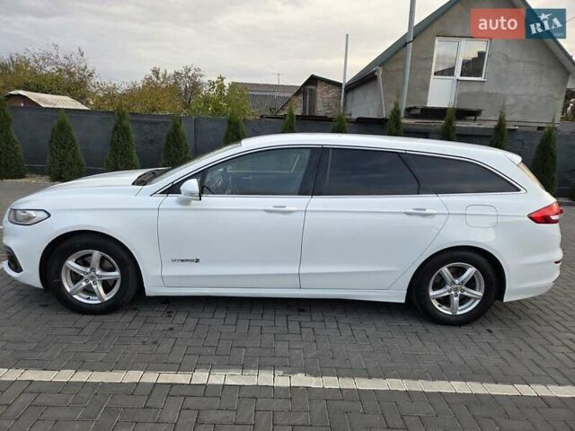 Белый Форд Мондео, объемом двигателя 2 л и пробегом 159 тыс. км за 13900 $, фото 3 на Automoto.ua