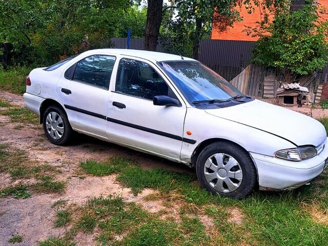 Белый Форд Мондео, объемом двигателя 1.8 л и пробегом 0 тыс. км за 1300 $, фото 2 на Automoto.ua