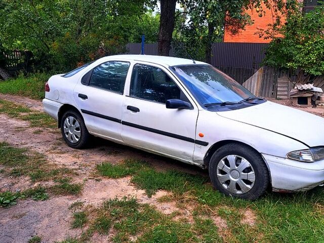 Белый Форд Мондео, объемом двигателя 1.8 л и пробегом 0 тыс. км за 1300 $, фото 3 на Automoto.ua