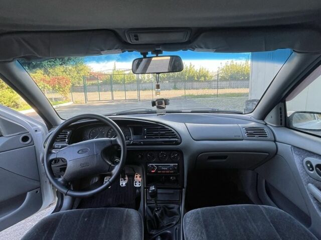 Білий Форд Мондео, об'ємом двигуна 1.6 л та пробігом 318 тис. км за 1700 $, фото 6 на Automoto.ua