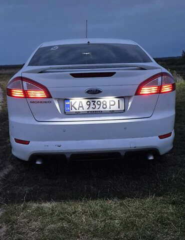 Белый Форд Мондео, объемом двигателя 2.5 л и пробегом 338 тыс. км за 7200 $, фото 6 на Automoto.ua