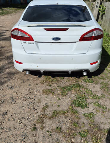 Белый Форд Мондео, объемом двигателя 2.5 л и пробегом 338 тыс. км за 7200 $, фото 13 на Automoto.ua