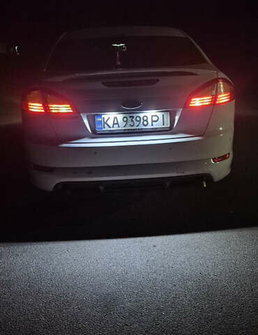 Белый Форд Мондео, объемом двигателя 2.5 л и пробегом 338 тыс. км за 7200 $, фото 9 на Automoto.ua