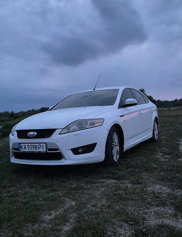 Белый Форд Мондео, объемом двигателя 2.5 л и пробегом 338 тыс. км за 7200 $, фото 1 на Automoto.ua
