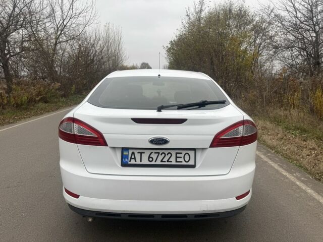 Белый Форд Мондео, объемом двигателя 2 л и пробегом 295 тыс. км за 6900 $, фото 3 на Automoto.ua