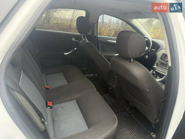 Белый Форд Мондео, объемом двигателя 2 л и пробегом 295 тыс. км за 6900 $, фото 12 на Automoto.ua