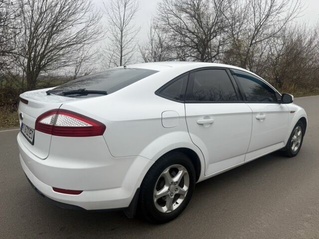 Белый Форд Мондео, объемом двигателя 2 л и пробегом 295 тыс. км за 6900 $, фото 1 на Automoto.ua