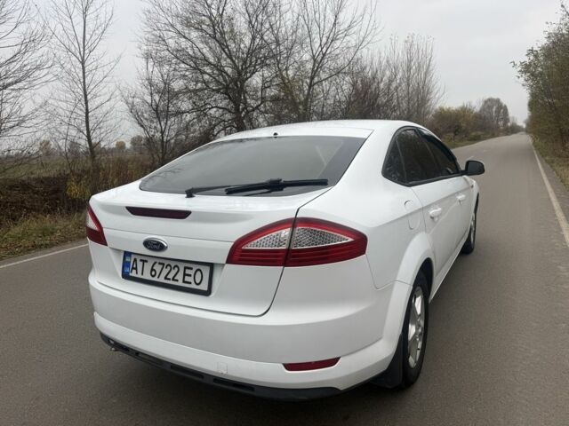 Белый Форд Мондео, объемом двигателя 2 л и пробегом 295 тыс. км за 6900 $, фото 2 на Automoto.ua