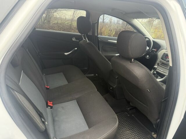 Белый Форд Мондео, объемом двигателя 2 л и пробегом 295 тыс. км за 6900 $, фото 16 на Automoto.ua