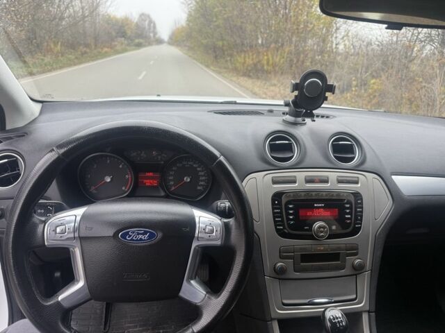 Белый Форд Мондео, объемом двигателя 2 л и пробегом 295 тыс. км за 6900 $, фото 18 на Automoto.ua