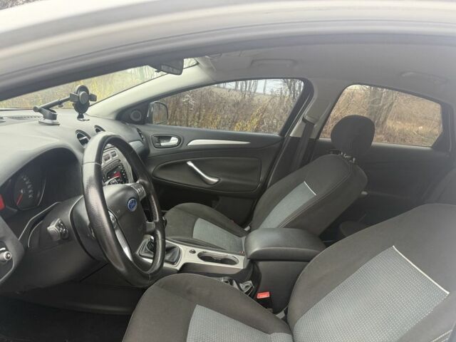 Белый Форд Мондео, объемом двигателя 2 л и пробегом 295 тыс. км за 6900 $, фото 15 на Automoto.ua