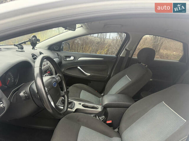 Белый Форд Мондео, объемом двигателя 2 л и пробегом 295 тыс. км за 6900 $, фото 10 на Automoto.ua