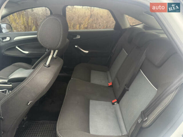 Белый Форд Мондео, объемом двигателя 2 л и пробегом 295 тыс. км за 6900 $, фото 13 на Automoto.ua
