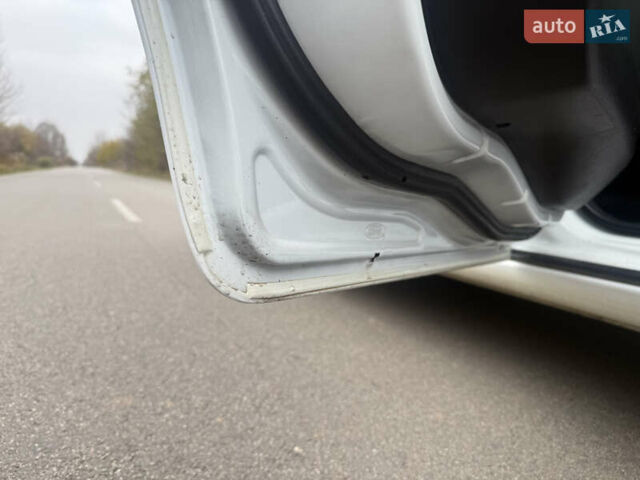 Белый Форд Мондео, объемом двигателя 2 л и пробегом 295 тыс. км за 6900 $, фото 15 на Automoto.ua