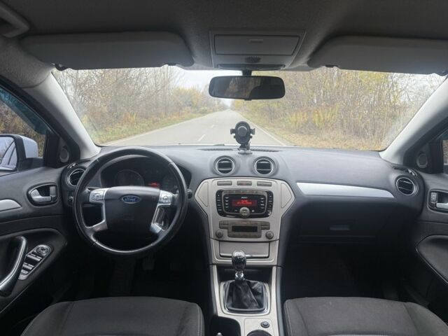 Белый Форд Мондео, объемом двигателя 2 л и пробегом 295 тыс. км за 6900 $, фото 14 на Automoto.ua