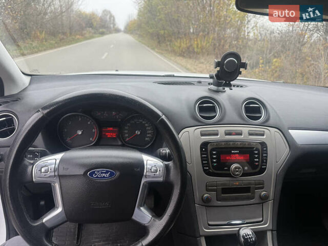 Белый Форд Мондео, объемом двигателя 2 л и пробегом 295 тыс. км за 6900 $, фото 19 на Automoto.ua