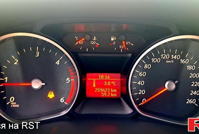 Белый Форд Мондео, объемом двигателя 2 л и пробегом 260 тыс. км за 9500 $, фото 10 на Automoto.ua