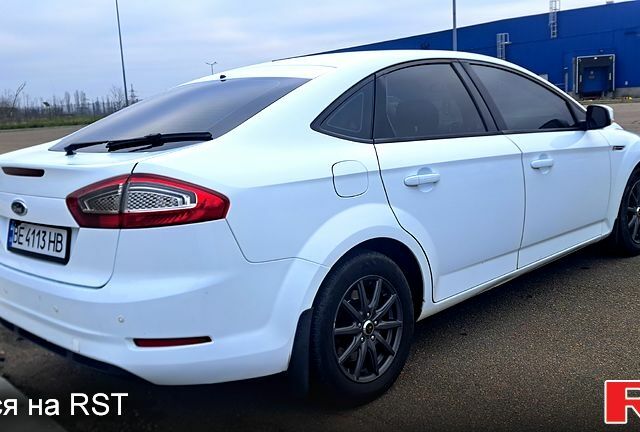 Белый Форд Мондео, объемом двигателя 2 л и пробегом 260 тыс. км за 9500 $, фото 2 на Automoto.ua