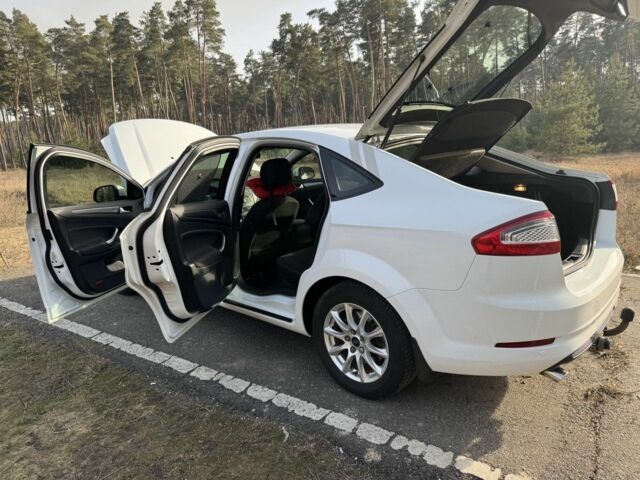 Белый Форд Мондео, объемом двигателя 1.6 л и пробегом 183 тыс. км за 12900 $, фото 2 на Automoto.ua