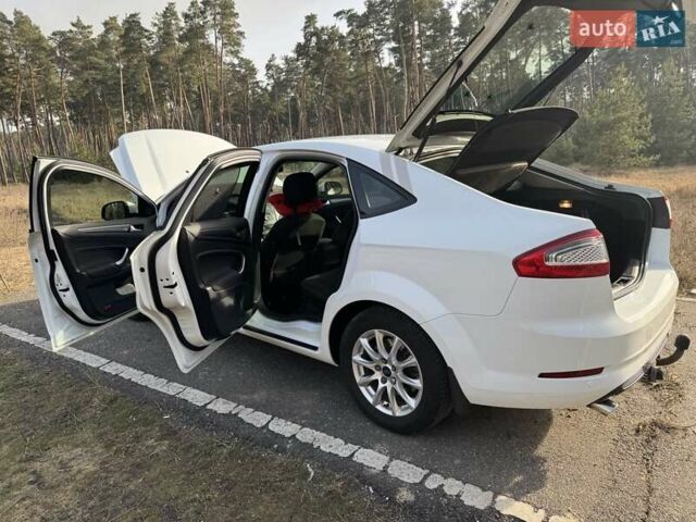Белый Форд Мондео, объемом двигателя 1.6 л и пробегом 187 тыс. км за 12900 $, фото 1 на Automoto.ua