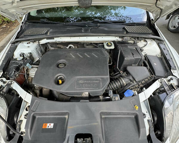 Белый Форд Мондео, объемом двигателя 1.6 л и пробегом 216 тыс. км за 8500 $, фото 8 на Automoto.ua