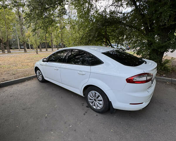 Белый Форд Мондео, объемом двигателя 1.6 л и пробегом 216 тыс. км за 8500 $, фото 9 на Automoto.ua