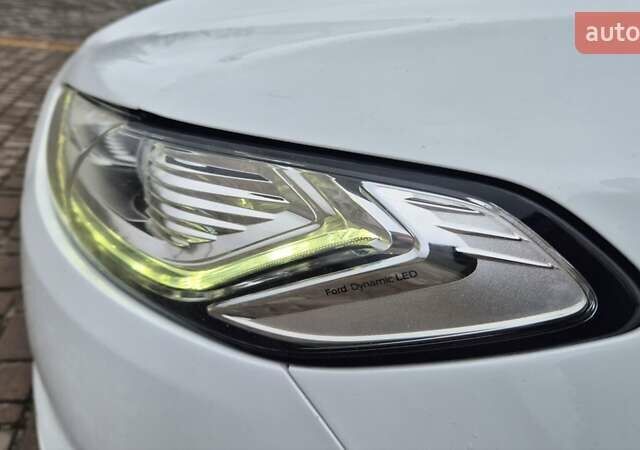 Белый Форд Мондео, объемом двигателя 2 л и пробегом 297 тыс. км за 13900 $, фото 35 на Automoto.ua