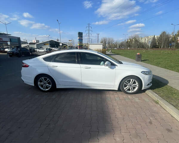 Белый Форд Мондео, объемом двигателя 2 л и пробегом 290 тыс. км за 13999 $, фото 3 на Automoto.ua