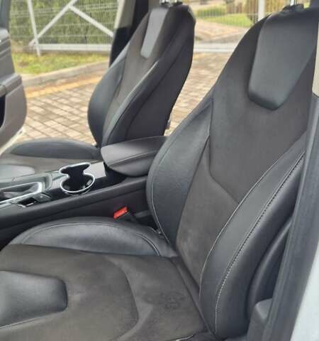 Белый Форд Мондео, объемом двигателя 2 л и пробегом 297 тыс. км за 13900 $, фото 77 на Automoto.ua