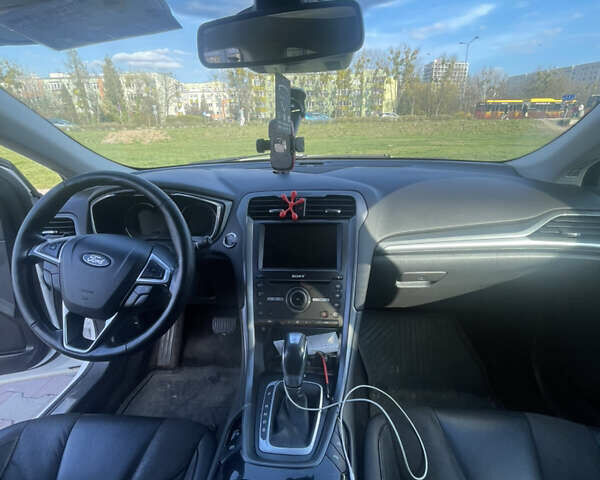 Белый Форд Мондео, объемом двигателя 2 л и пробегом 290 тыс. км за 13999 $, фото 10 на Automoto.ua