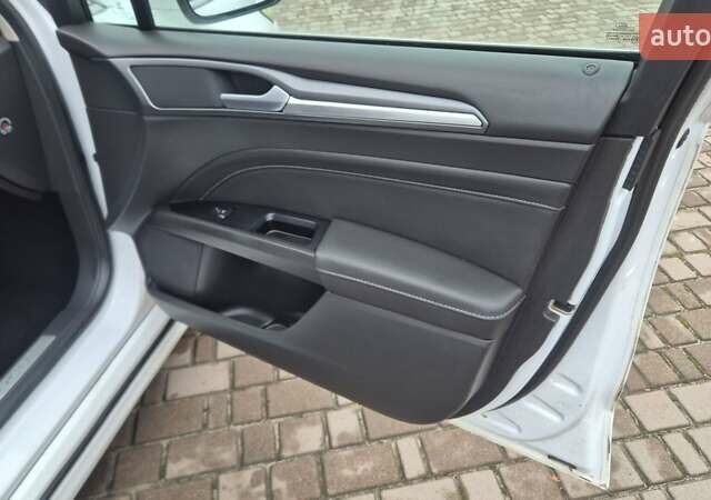 Белый Форд Мондео, объемом двигателя 2 л и пробегом 297 тыс. км за 13900 $, фото 37 на Automoto.ua