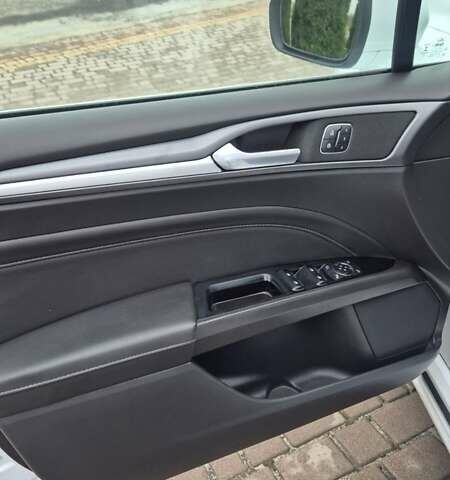 Белый Форд Мондео, объемом двигателя 2 л и пробегом 297 тыс. км за 13900 $, фото 52 на Automoto.ua