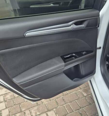 Белый Форд Мондео, объемом двигателя 2 л и пробегом 297 тыс. км за 13900 $, фото 57 на Automoto.ua