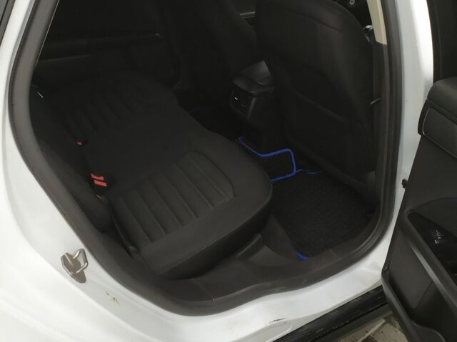 Белый Форд Мондео, объемом двигателя 1.6 л и пробегом 196 тыс. км за 10500 $, фото 9 на Automoto.ua