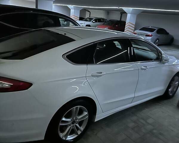 Белый Форд Мондео, объемом двигателя 2 л и пробегом 178 тыс. км за 10000 $, фото 5 на Automoto.ua