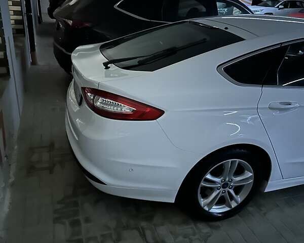 Белый Форд Мондео, объемом двигателя 2 л и пробегом 178 тыс. км за 10000 $, фото 6 на Automoto.ua