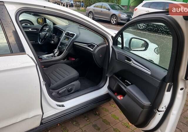 Белый Форд Мондео, объемом двигателя 2 л и пробегом 75 тыс. км за 15000 $, фото 6 на Automoto.ua